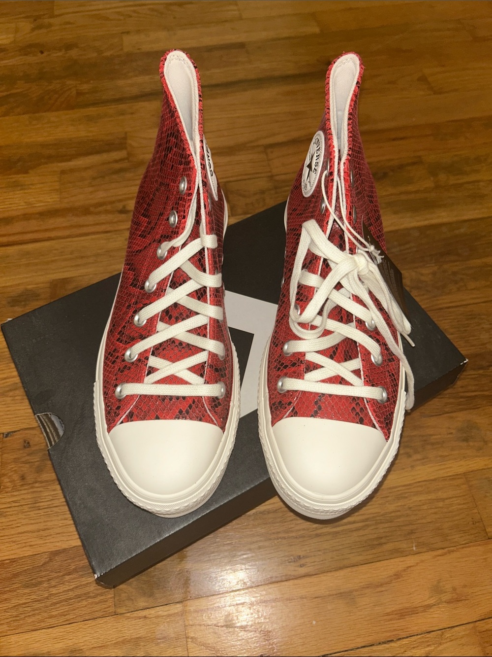 NWT Converse Chuck Taylor All Star Lift Red Snakeskin Platform Women’s 9 - Picture 3 of 5